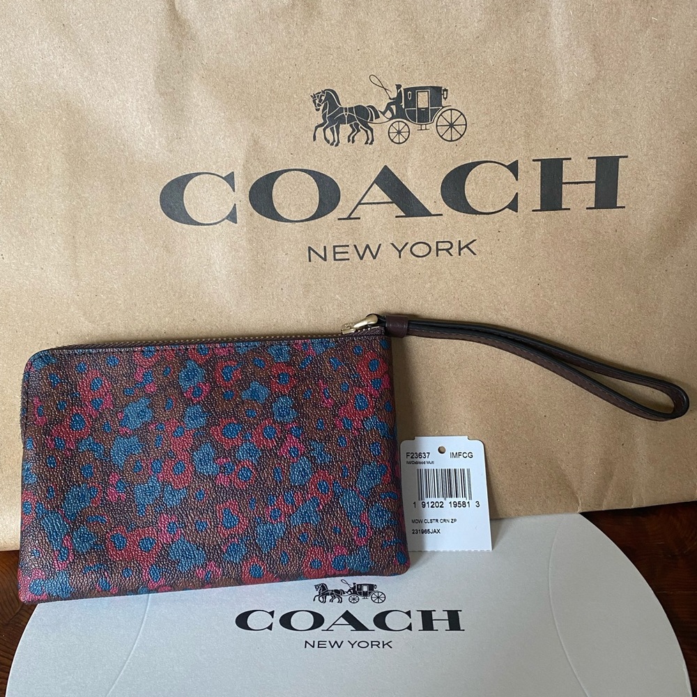 NWT- Authentic Coach Floral Canvas Wristlet - Picture 2 of 7